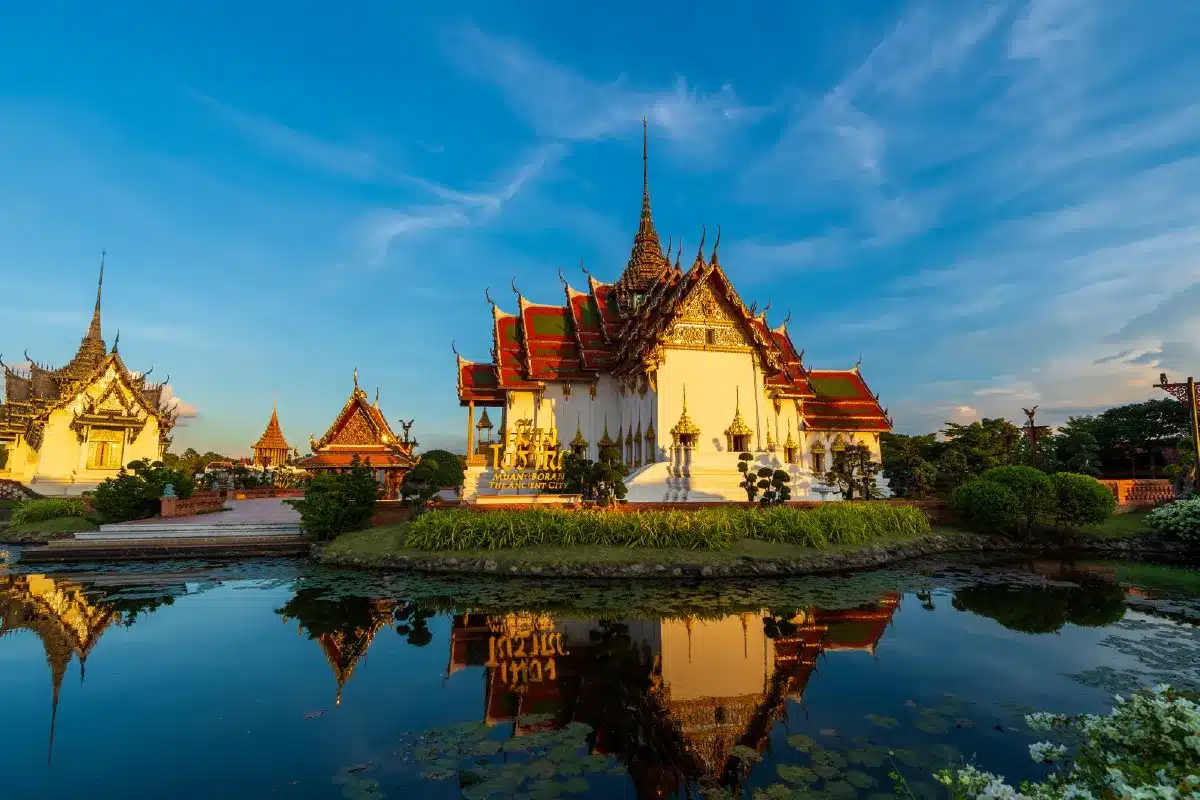 เช่ารถตู้ สมุทรปราการ 18 Van rental Samut Prakan 11